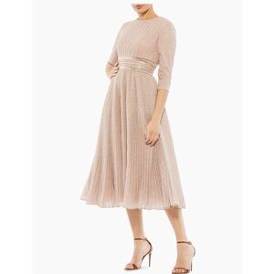 NWT MAC DUGGAL Shimmering Pleated A-Line Gown Size 2